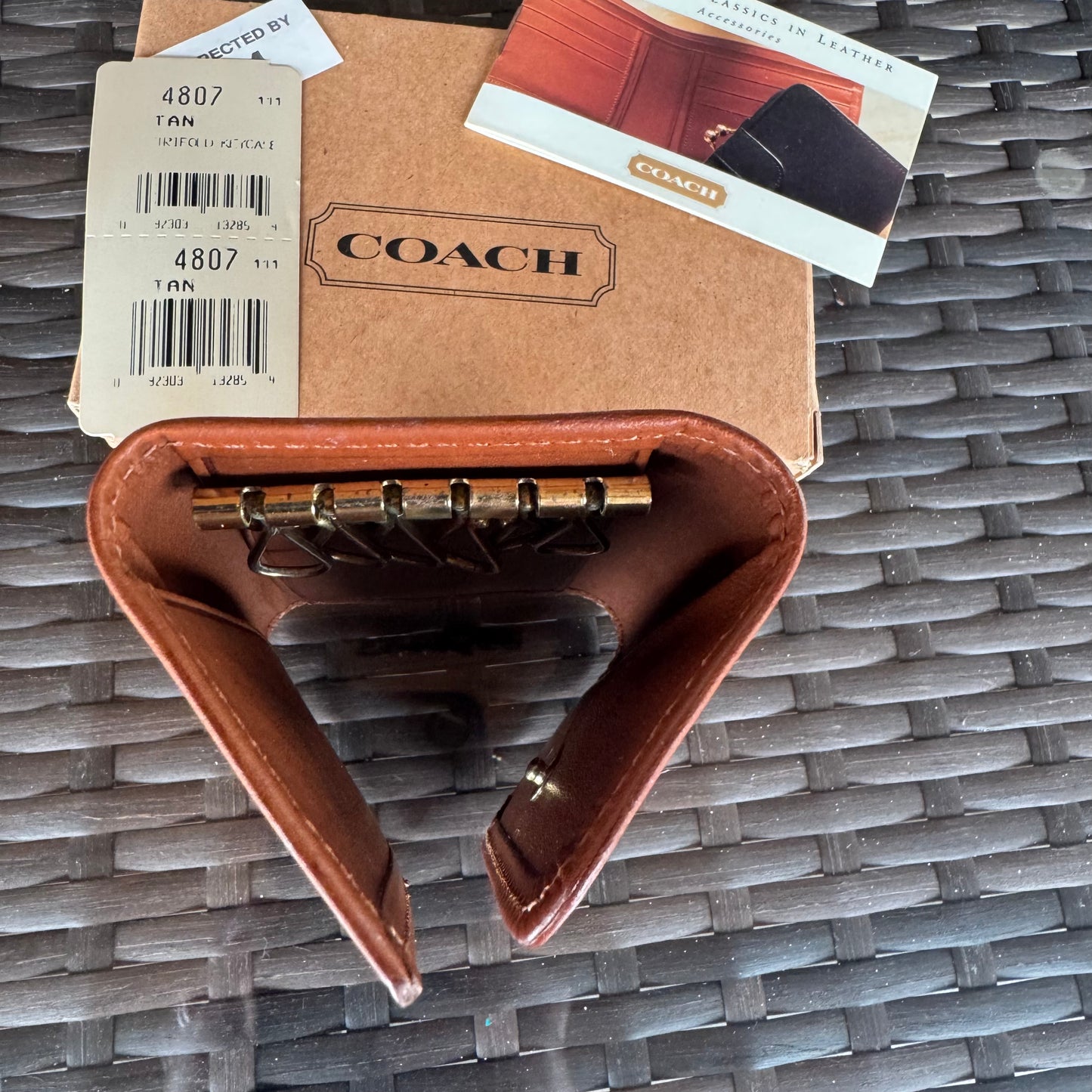 Vintage Coach British Tan Leather Trifold Key Case #4807 NWT