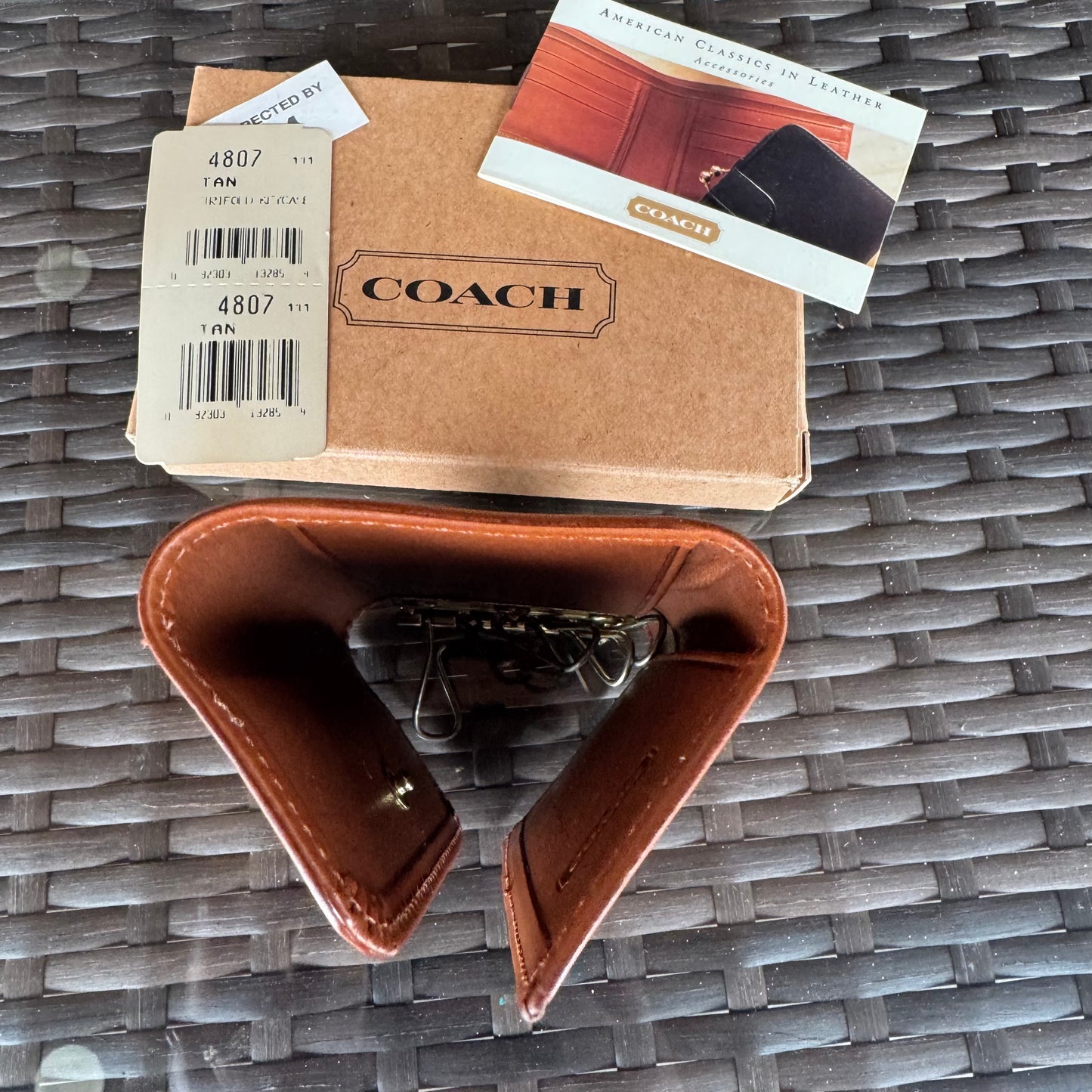 Vintage Coach British Tan Leather Trifold Key Case #4807 NWT