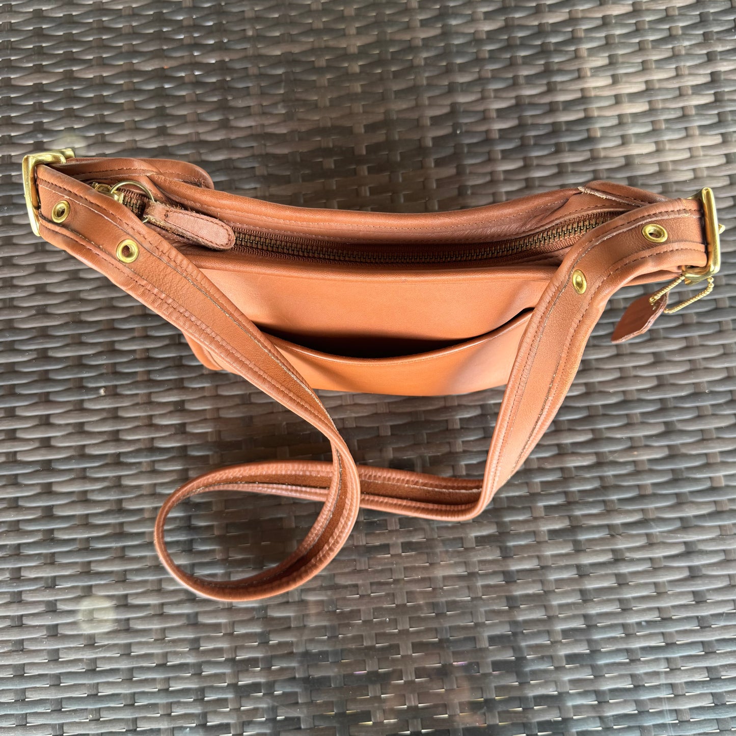 Vintage Coach British Tan Legacy Small Zip #9997
