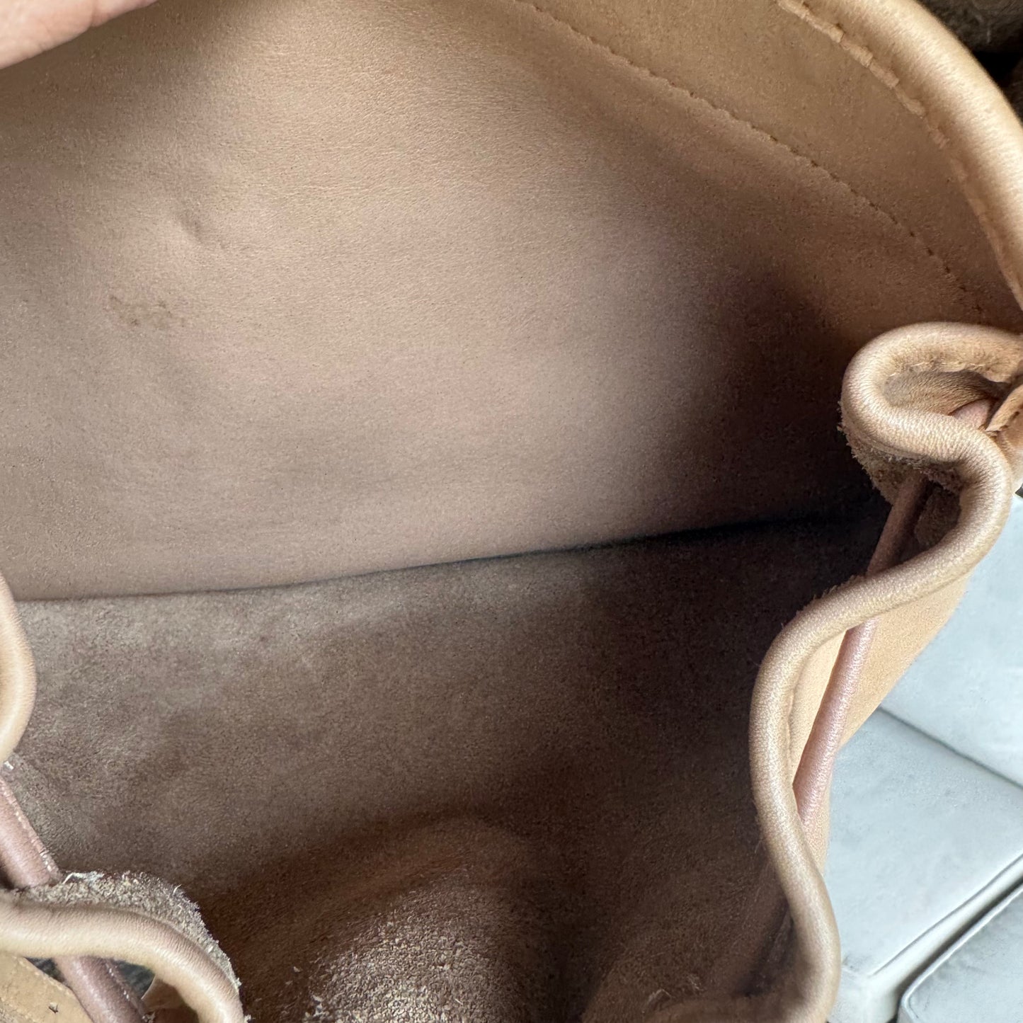 Vintage Coach #4050 Drawstring Shoulder Bag in Taupe Lightweight Leather